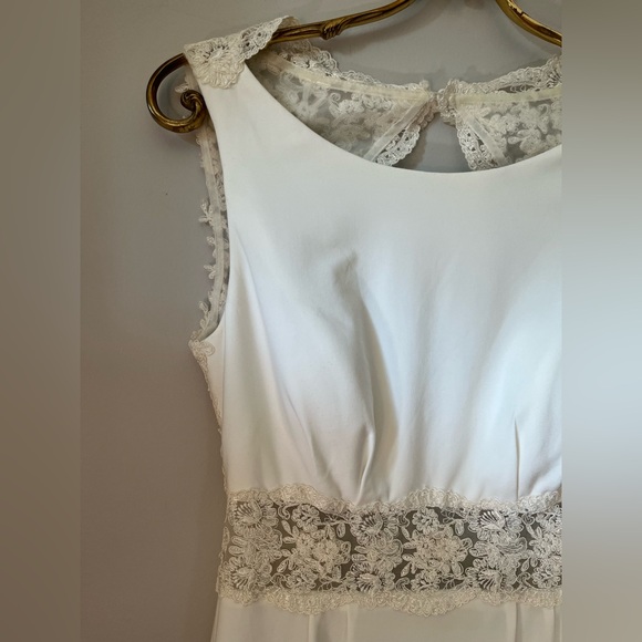 Jersey Sheath Keyhole Backless Wedding Dress - Picture 7 of 9